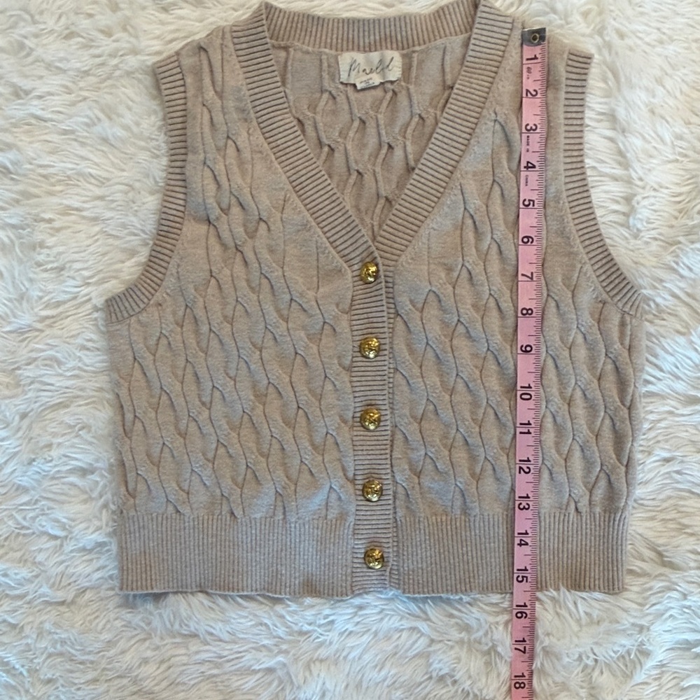 Cable Knit Button-Up Vest - Picture 3 of 4